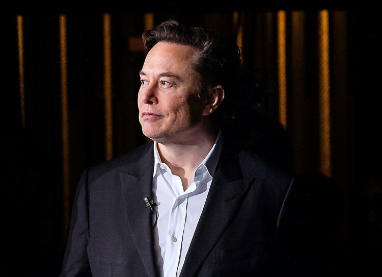 Elon Musk reminds fellow investors that the Twitter transaction will be finalised by Friday.