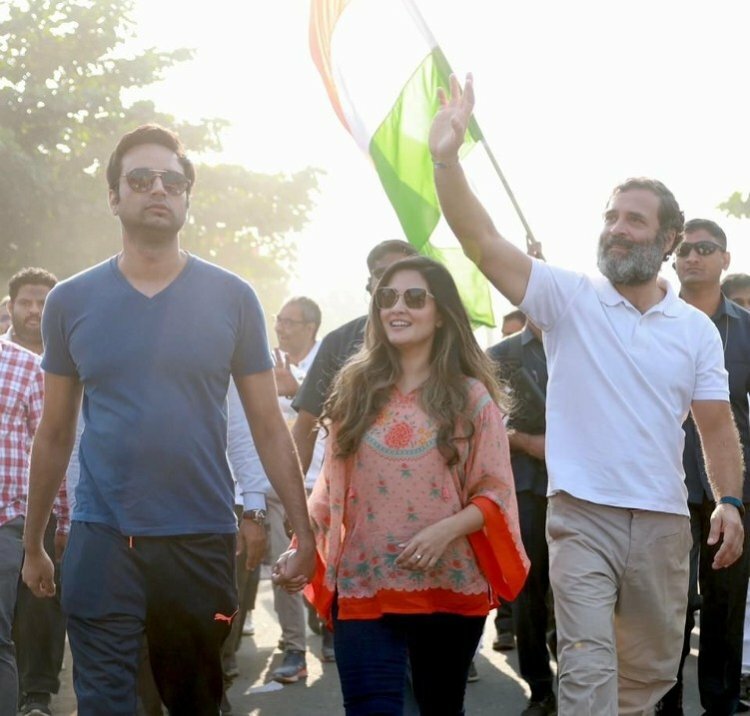 Bharat Jodo Yatra: Riya Sen joins Congress's 'Bharat Jodo Yatra' in Maharashtra