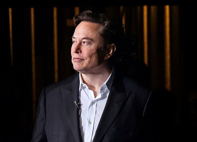 Former SpaceX engineer accused Elon Musk's company of age discrimination, saying "Retire or die."
