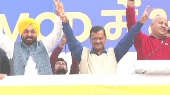 Clean sweep of AAP in the MCD poll, Arvind Kejriwal seeks blessing of PM