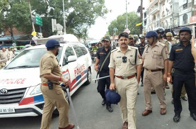 Woman in Gurugram was seen on camera assaulting a security staff over a "heater."