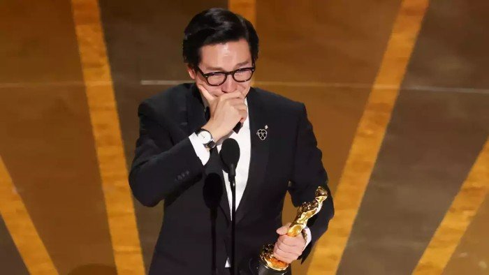 Watch : Ke Huy Quan, Oscar-winning actor breaks down on stage says 'my journey started on a boat'