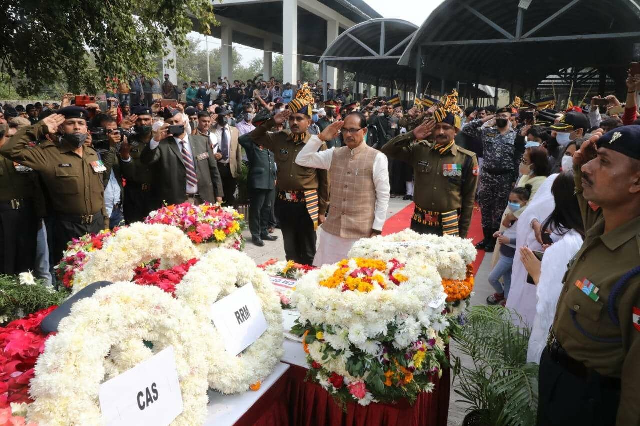 MP Chief Minister paid his last respect to Group Captain Varun Singh