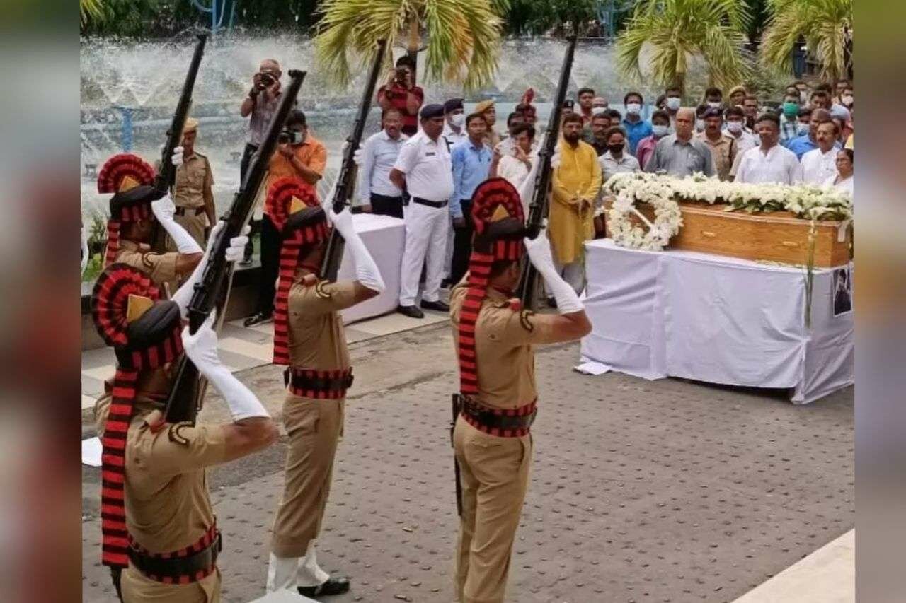 West Bengal Pays Gun Salute to Singer KK who breathed his last in Kolkata
