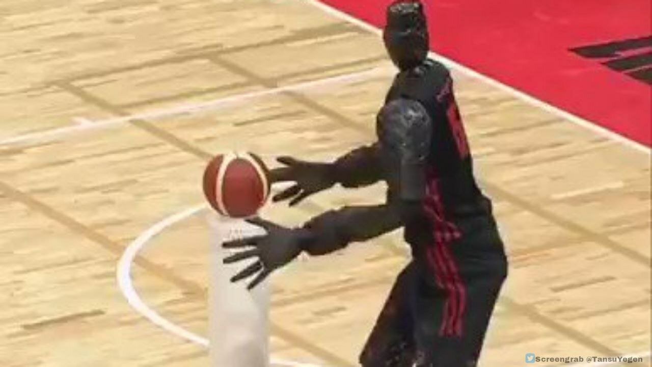 Toyota's Cue The Robot Plays Basketball With Nearly 100℅ Accuracy At Short Distances
