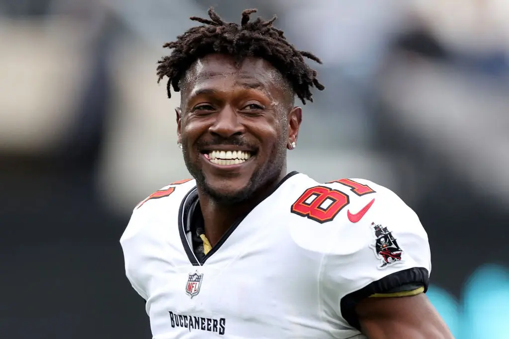 The rise and fall of Antonio Brown: tracing his financial journey in the NFL.